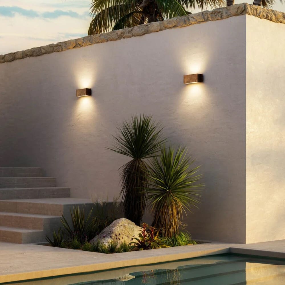 Decori Outdoor Wall Light