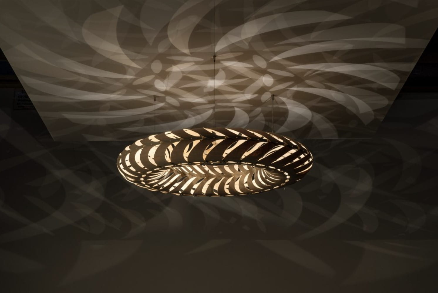 Maru Suspension Lamp