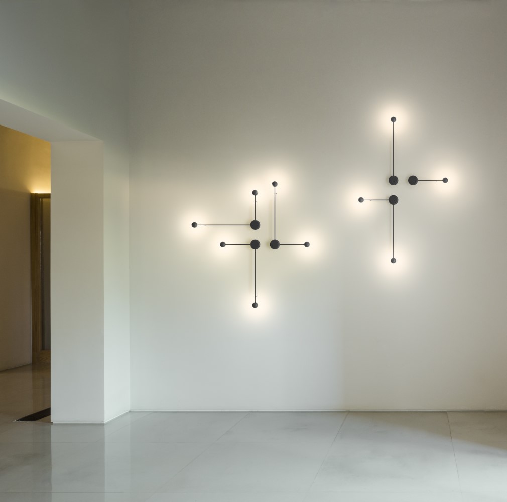 Pin 1690 Wall Light