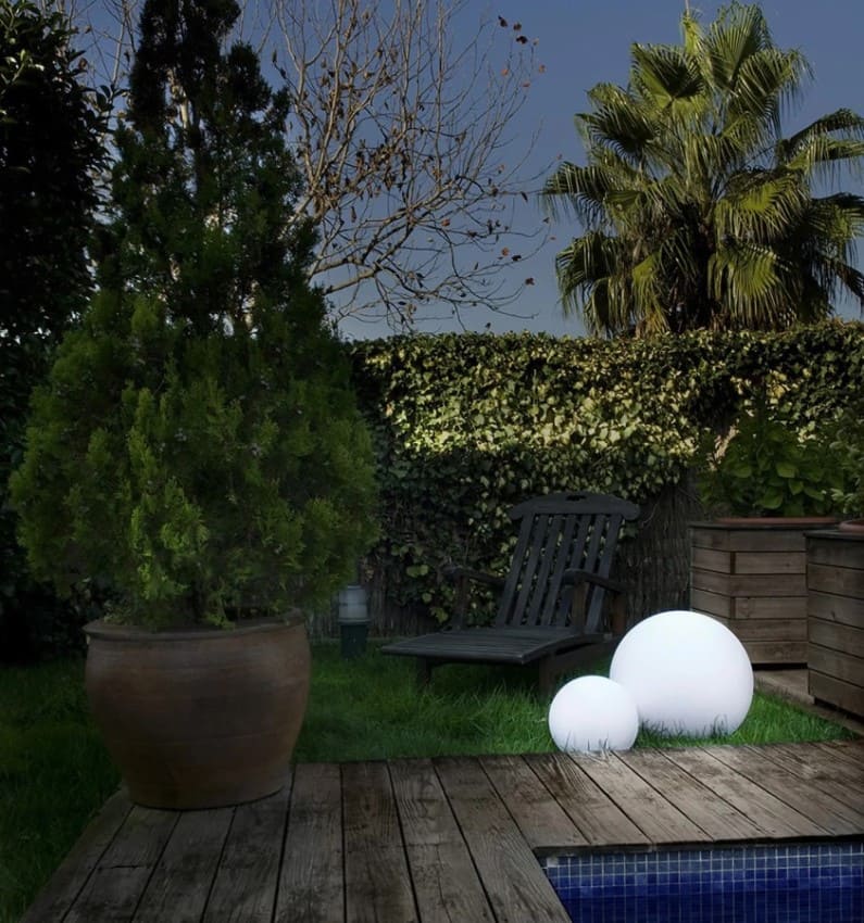 Cisne Outdoor Floor Lamp